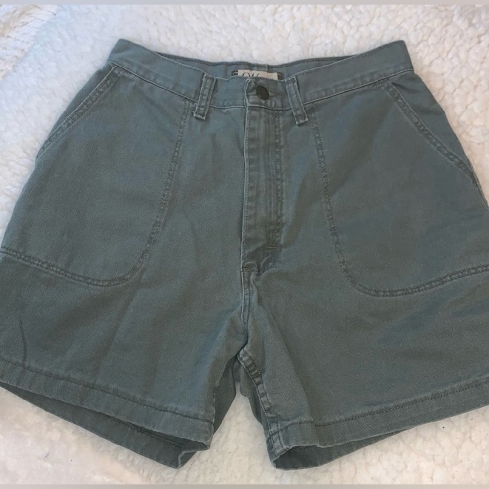 Wrangler for women Vintage ‘Mom’ Sage Green Shorts. Size 6. EUC. Large Pockets